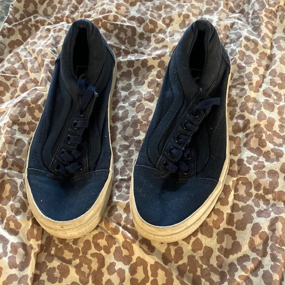 Vans - Picture 1 of 2